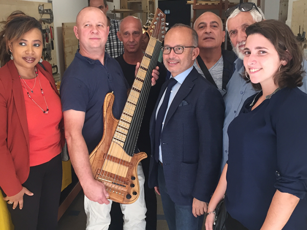 Luthier Marseille guitares et basses sur mesure Luthier Marseille Petrychko